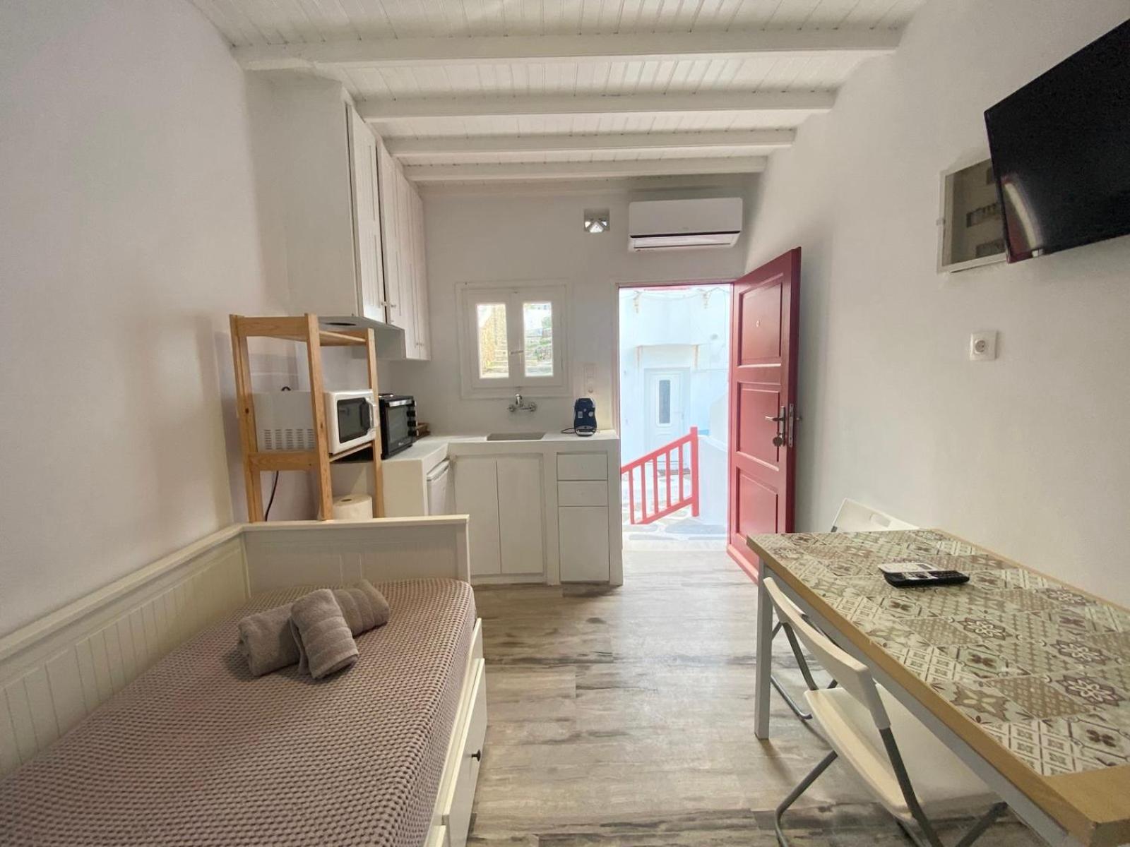 Elenitas Town House With Balcony And Sea View Apartment Mykonos Town Bagian luar foto