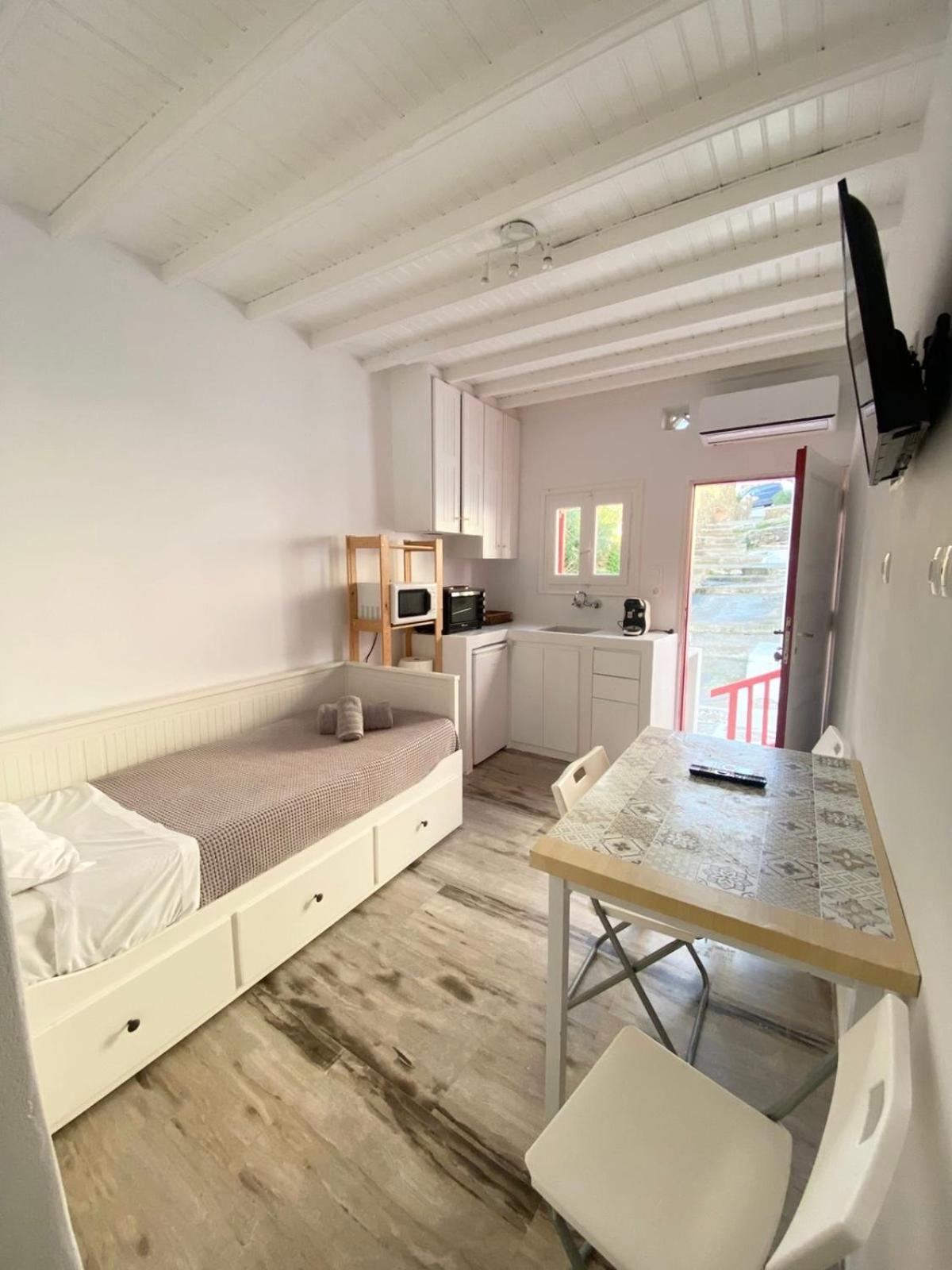 Elenitas Town House With Balcony And Sea View Apartment Mykonos Town Bagian luar foto