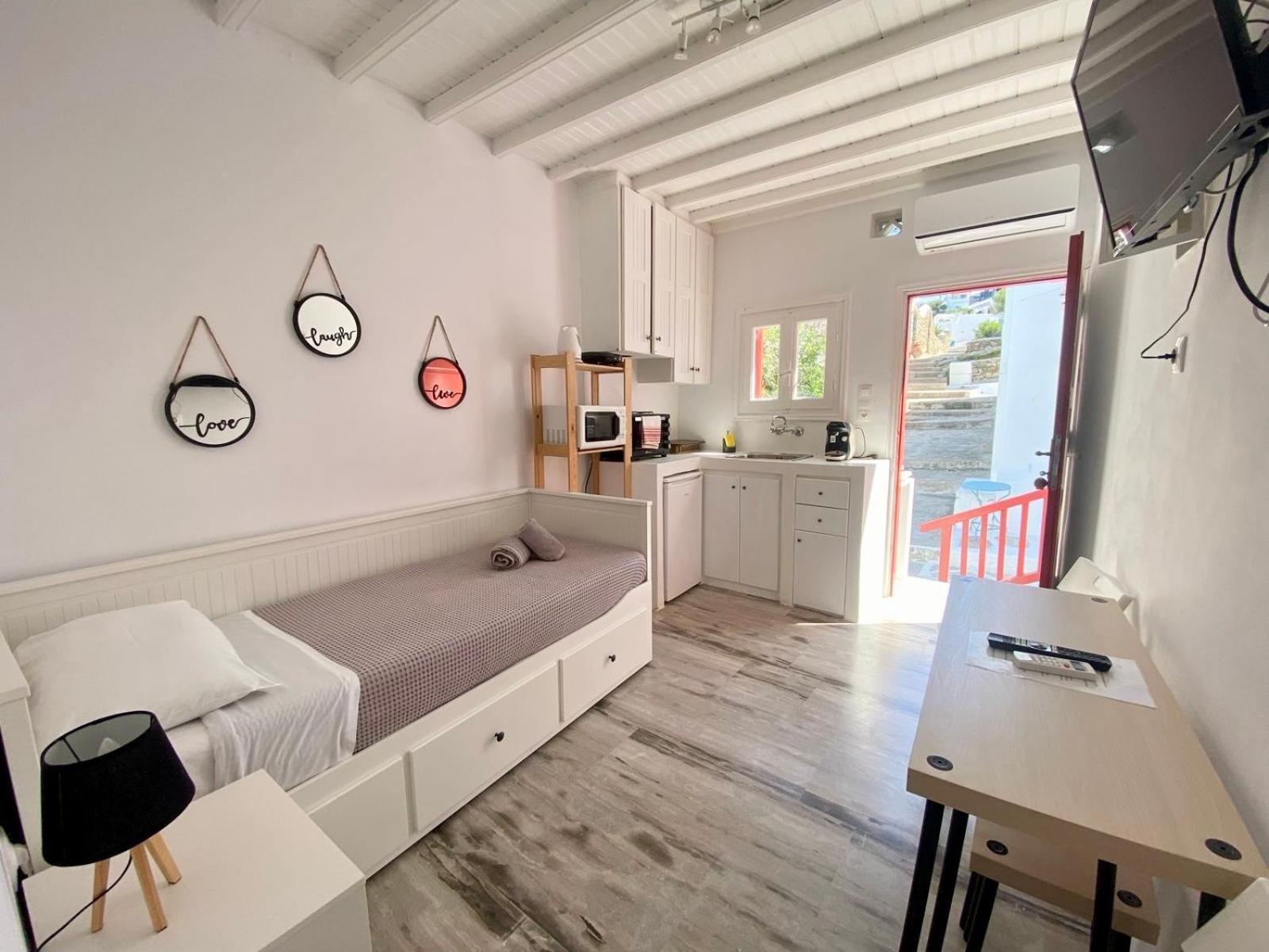 Elenitas Town House With Balcony And Sea View Apartment Mykonos Town Bagian luar foto